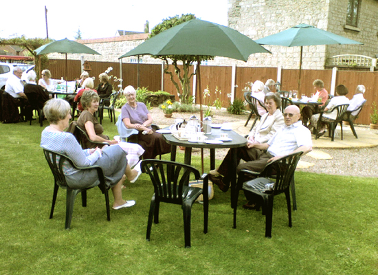 french group garden party slideshow images